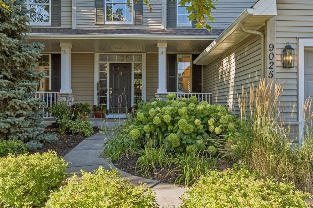 9025 Sunnyvale Drive Chanhassen, MN 55317