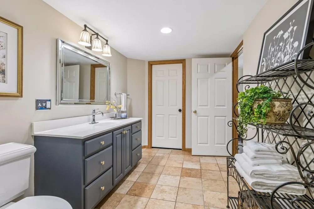 9025 Sunnyvale Drive Chanhassen, MN 55317
