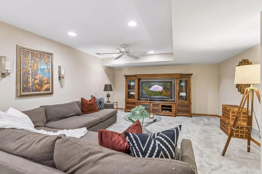 9025 Sunnyvale Drive Chanhassen, MN 55317