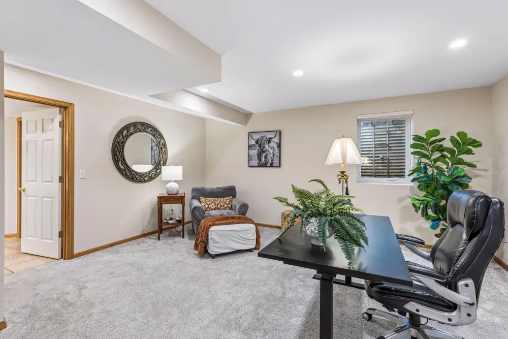 9025 Sunnyvale Drive Chanhassen, MN 55317