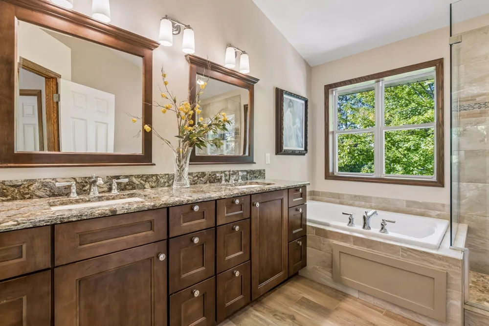 9025 Sunnyvale Drive Chanhassen, MN 55317