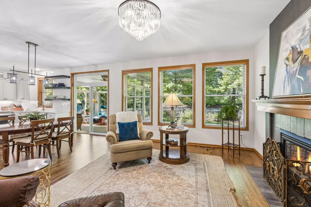 9025 Sunnyvale Drive Chanhassen, MN 55317