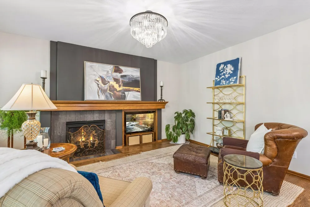 9025 Sunnyvale Drive Chanhassen, MN 55317