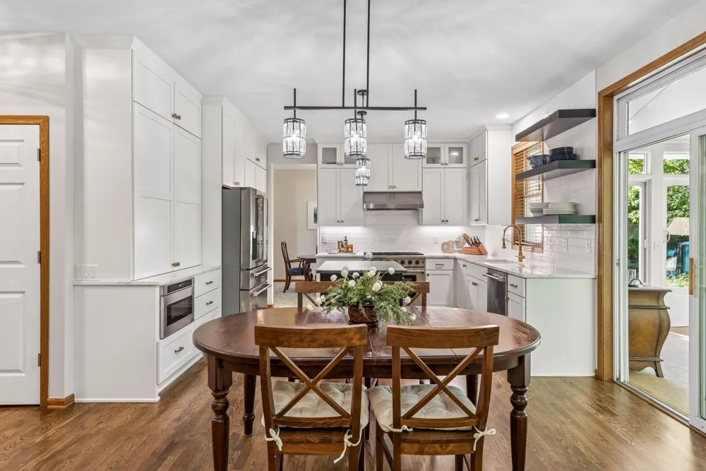 9025 Sunnyvale Drive Chanhassen, MN 55317