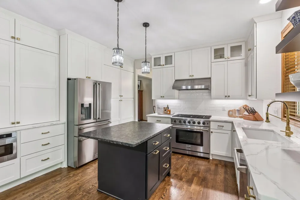 9025 Sunnyvale Drive Chanhassen, MN 55317