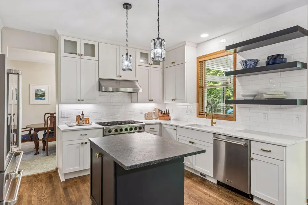 9025 Sunnyvale Drive Chanhassen, MN 55317