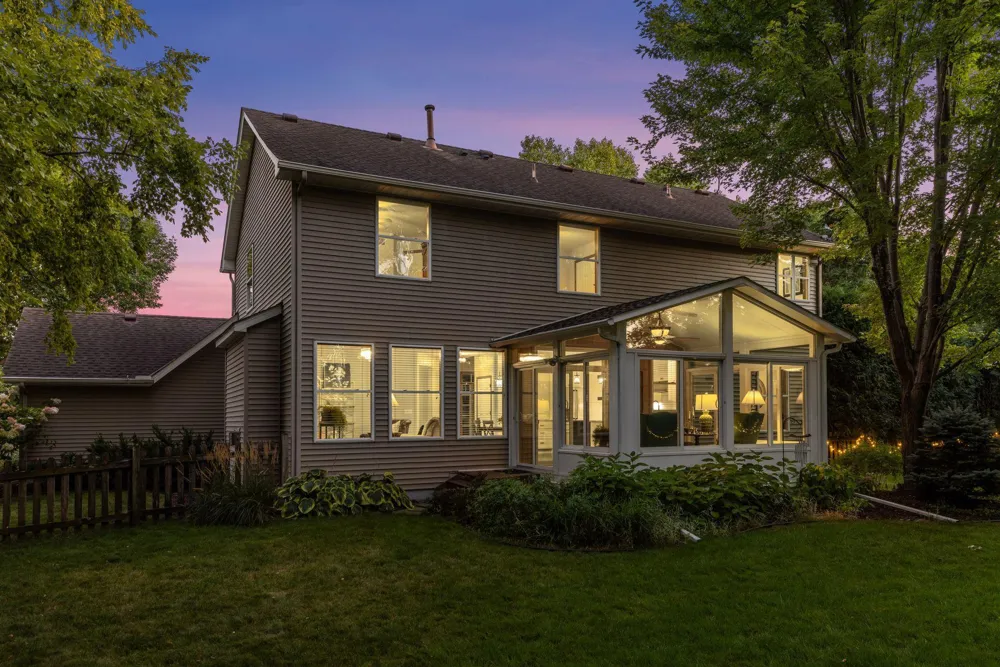 9025 Sunnyvale Drive Chanhassen, MN 55317