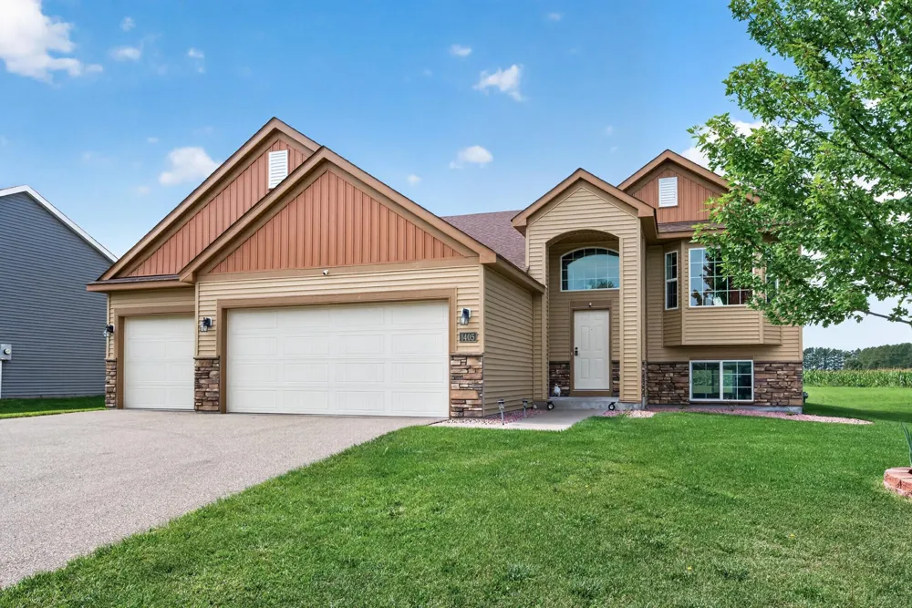 1405 Carlson Drive Isanti, MN 55040