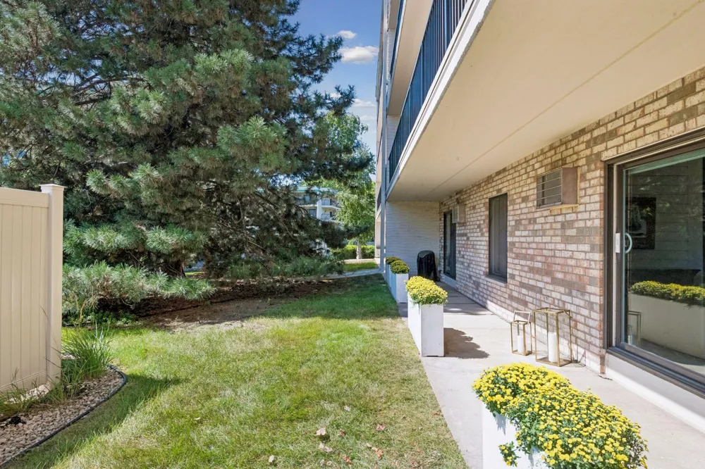 10411 Cedar Lake Road #217 Minnetonka, MN 55305