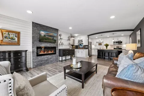 10411 Cedar Lake Road #217