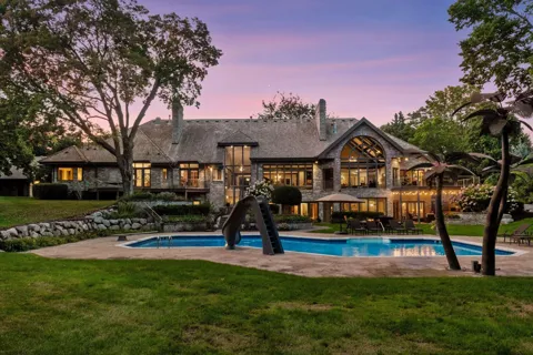 326 Ferndale Road W