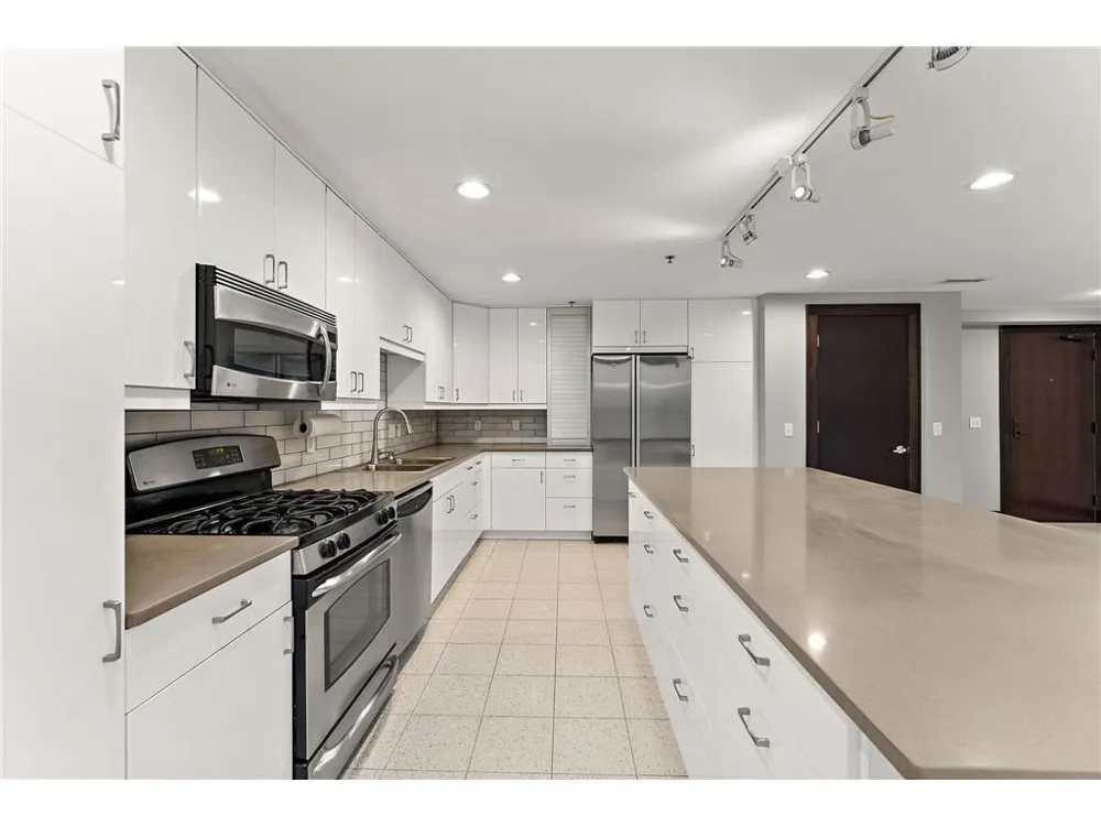 214 4th Street E #213 Saint Paul, MN 55101