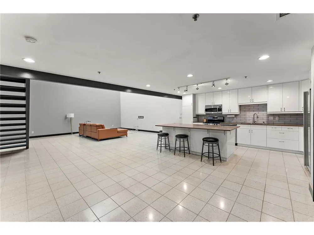 214 4th Street E #213 Saint Paul, MN 55101
