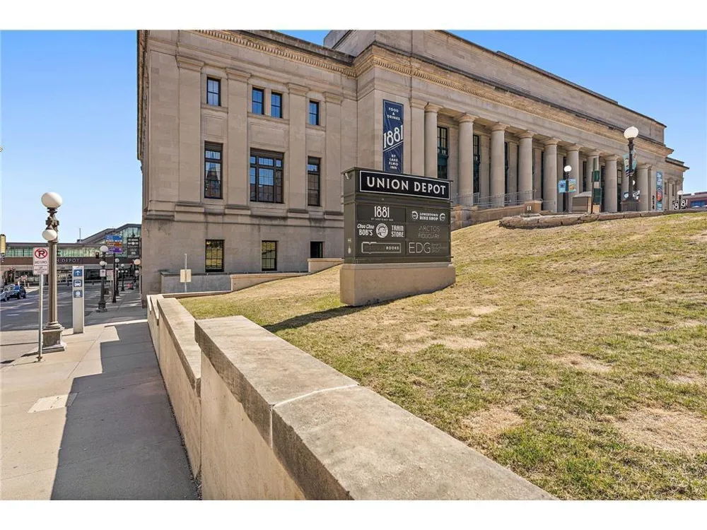 214 4th Street E #213 Saint Paul, MN 55101