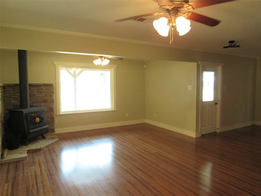 626 Friendly Oaks Drive Bruceville, TX 76630