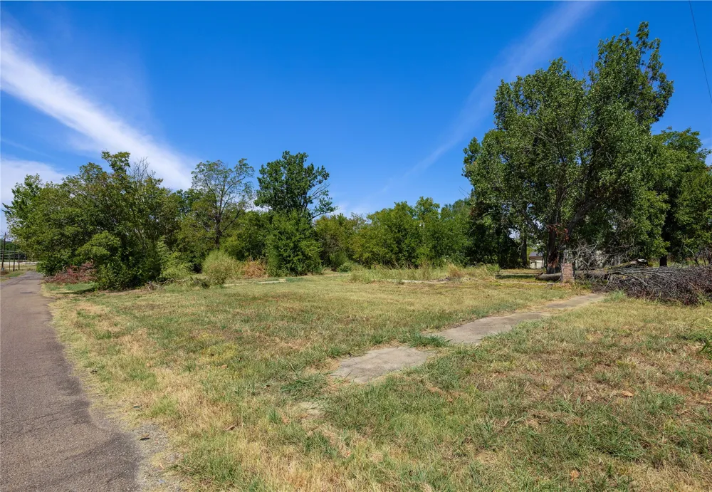 801 2nd Street Hugo, OK 74743