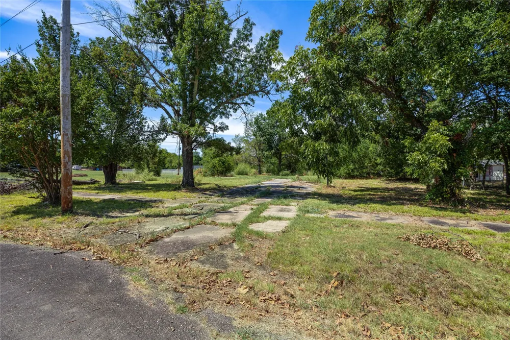 801 2nd Street Hugo, OK 74743