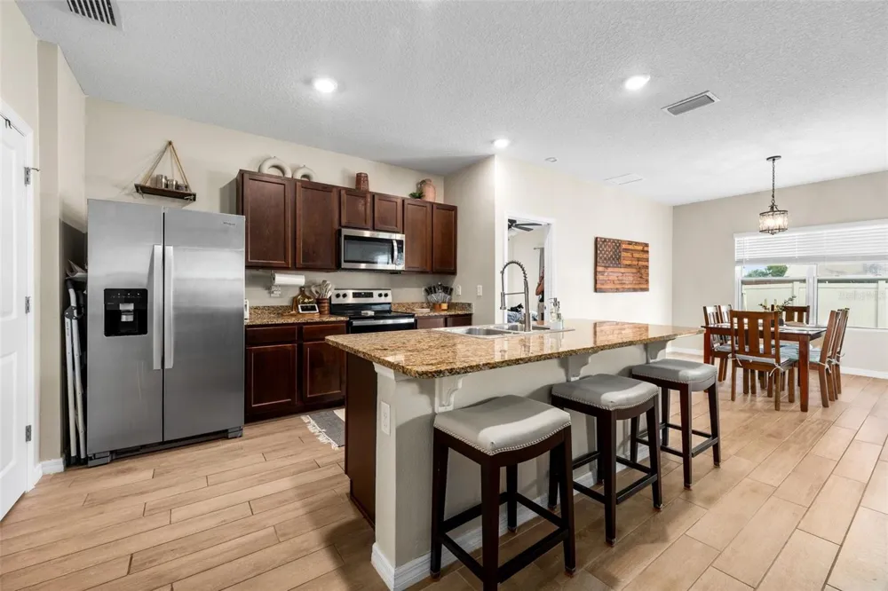 6043 SW 83RD TERRACE Gainesville, FL 32608