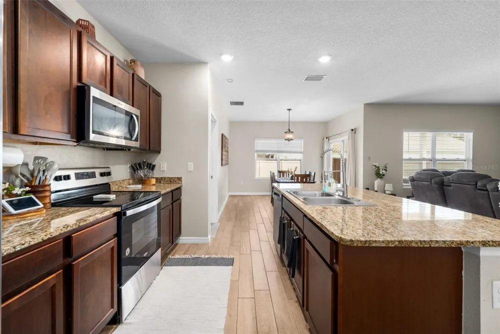 6043 SW 83RD TERRACE Gainesville, FL 32608