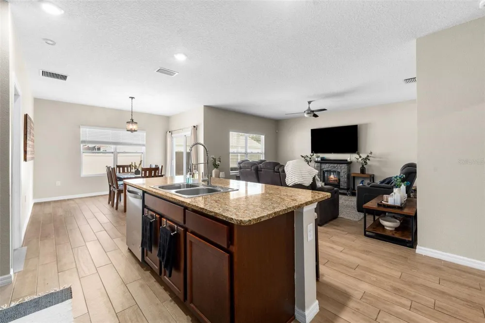 6043 SW 83RD TERRACE Gainesville, FL 32608