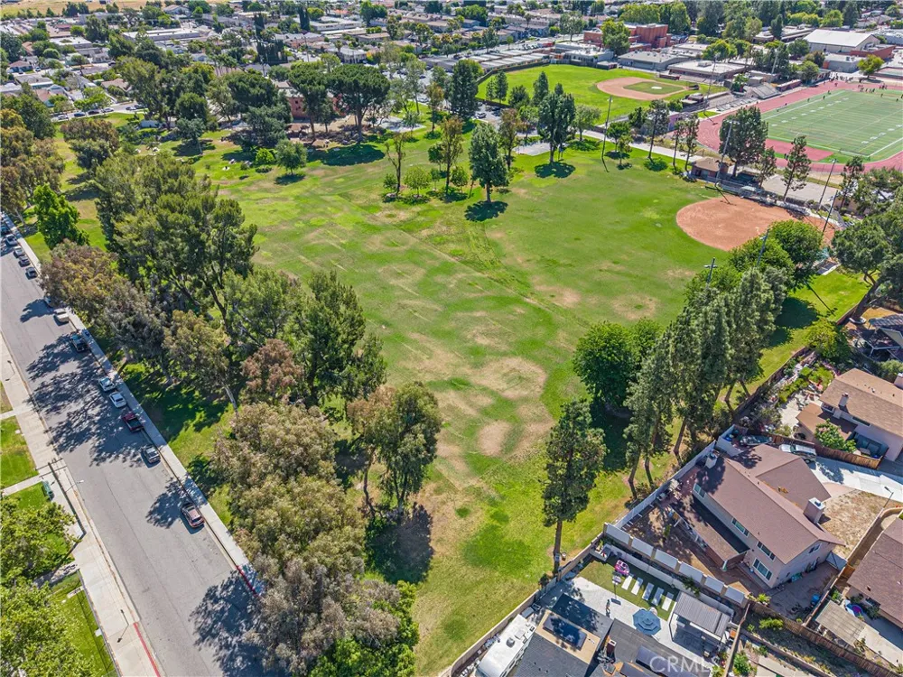 23429 Via Elisandra Valencia, CA 91355