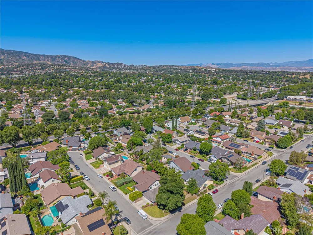 23429 Via Elisandra Valencia, CA 91355