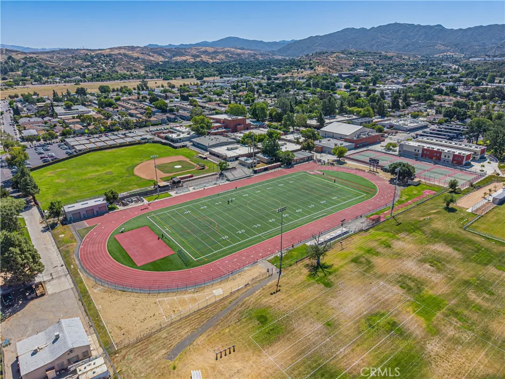 23429 Via Elisandra Valencia, CA 91355