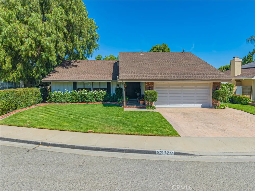 23429 Via Elisandra Valencia, CA 91355