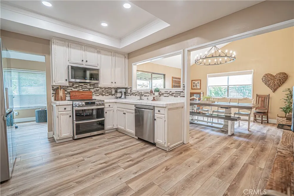23429 Via Elisandra Valencia, CA 91355