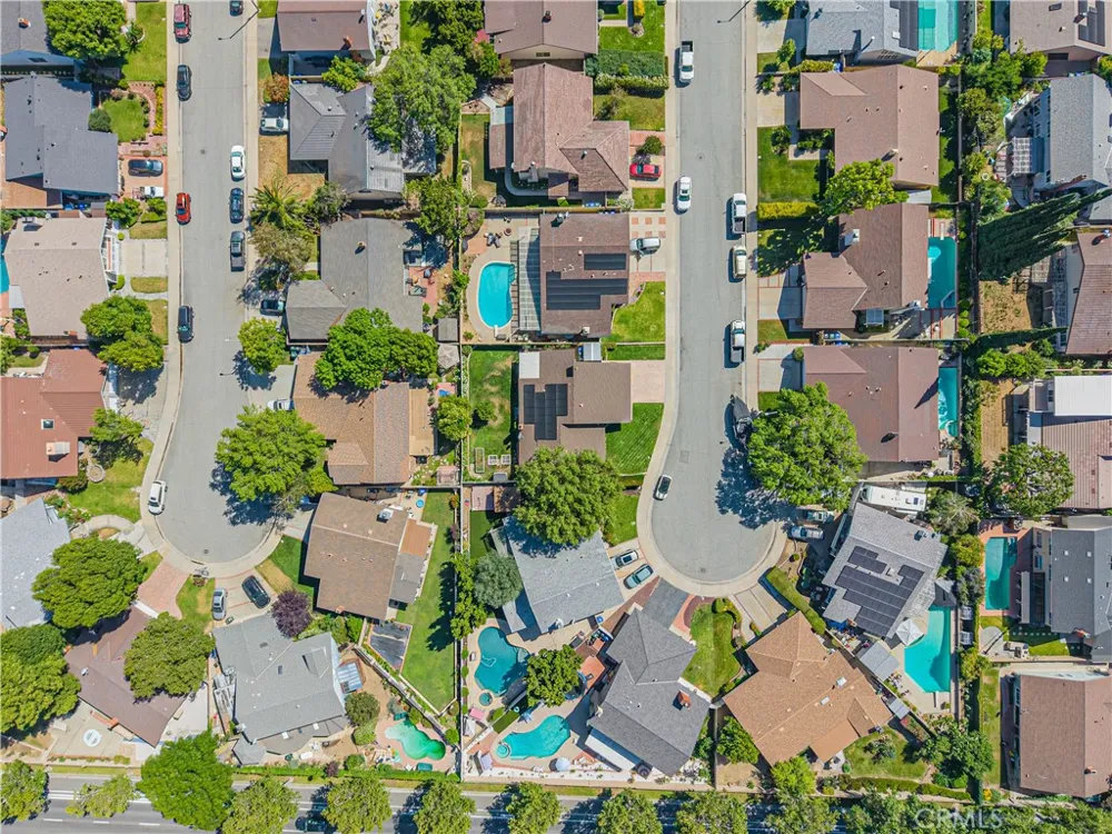 23429 Via Elisandra Valencia, CA 91355