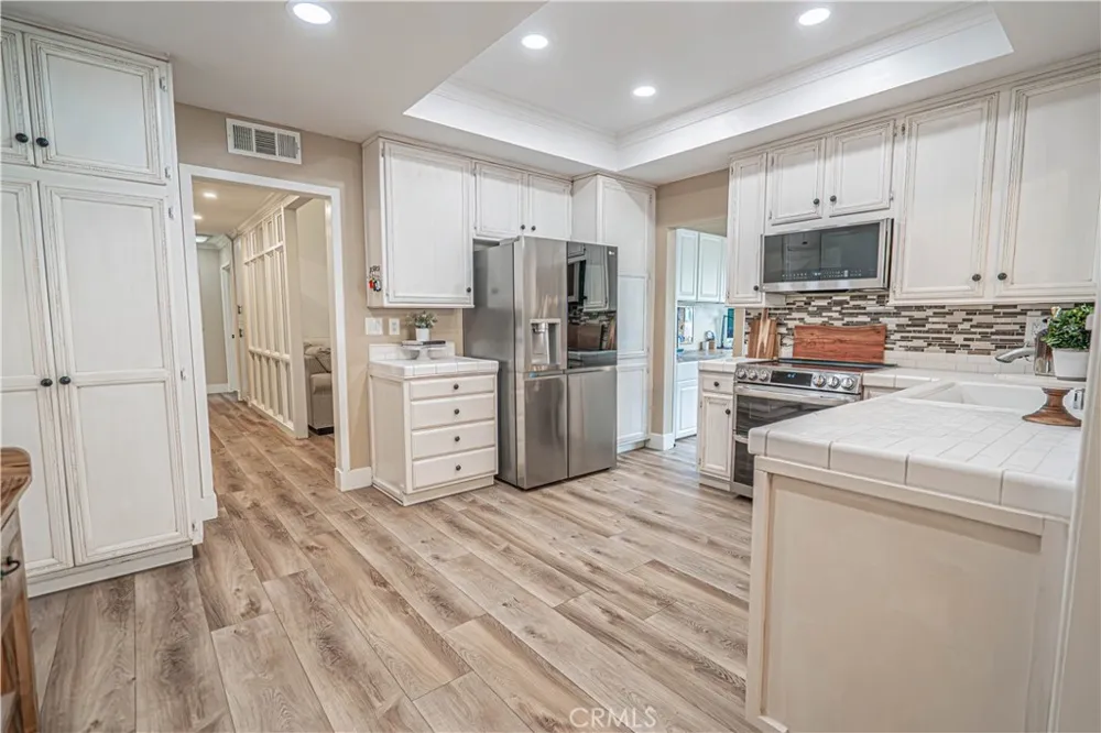23429 Via Elisandra Valencia, CA 91355