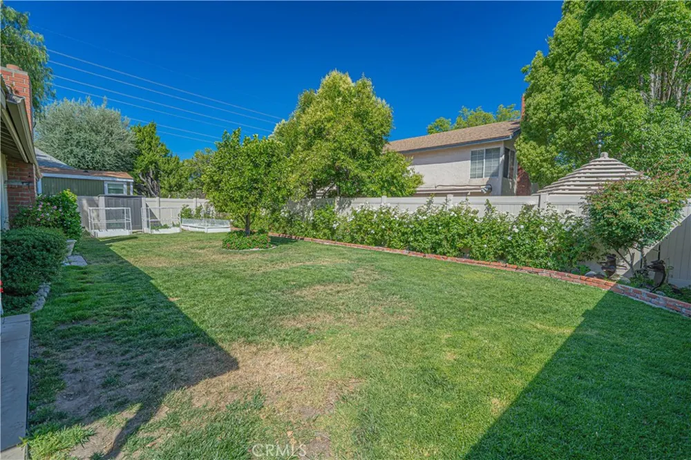 23429 Via Elisandra Valencia, CA 91355