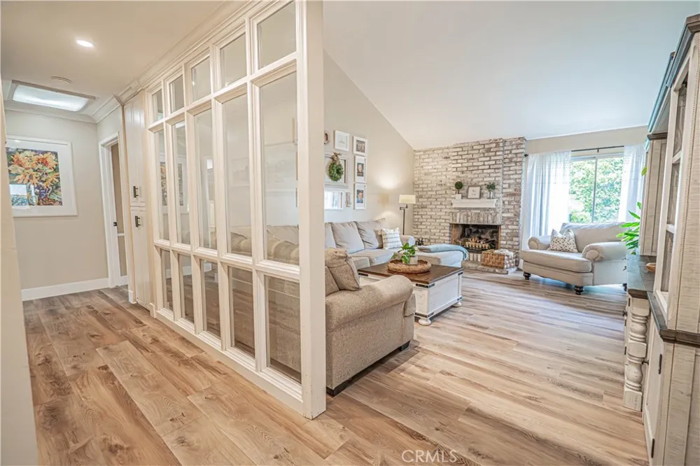 23429 Via Elisandra Valencia, CA 91355