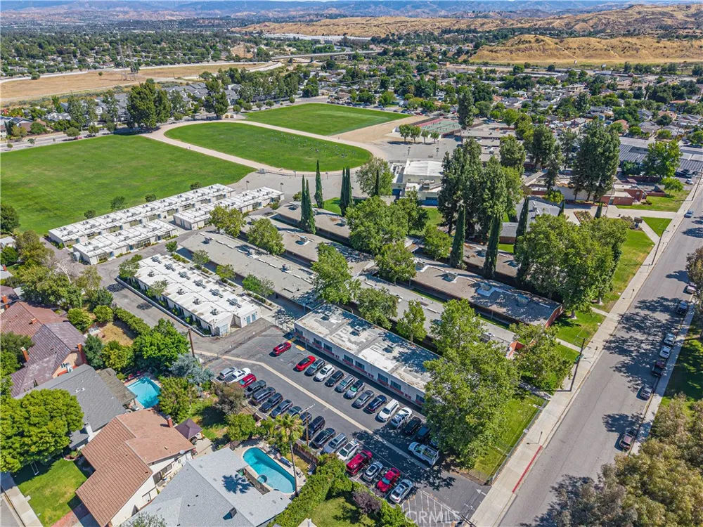 23429 Via Elisandra Valencia, CA 91355