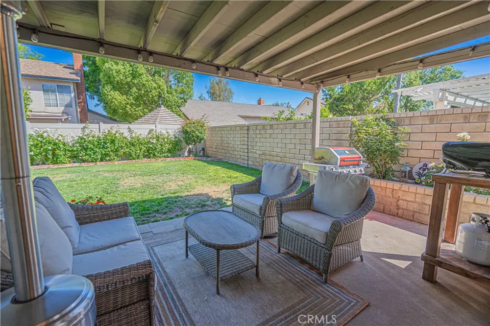 23429 Via Elisandra Valencia, CA 91355