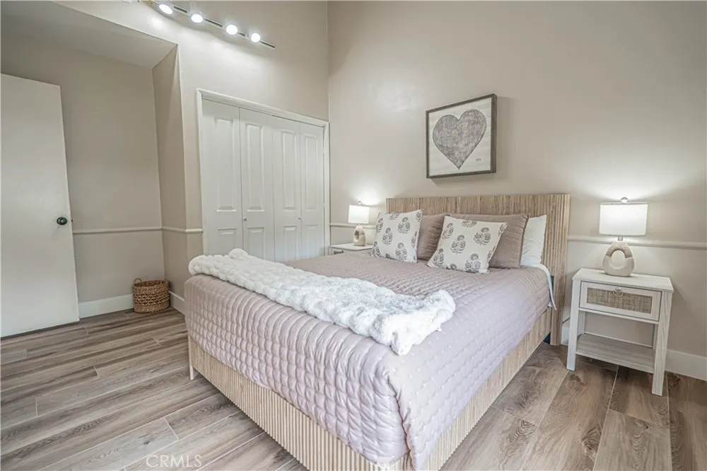 23429 Via Elisandra Valencia, CA 91355