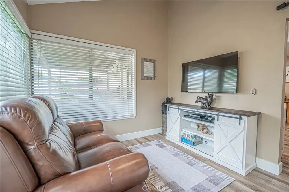 23429 Via Elisandra Valencia, CA 91355