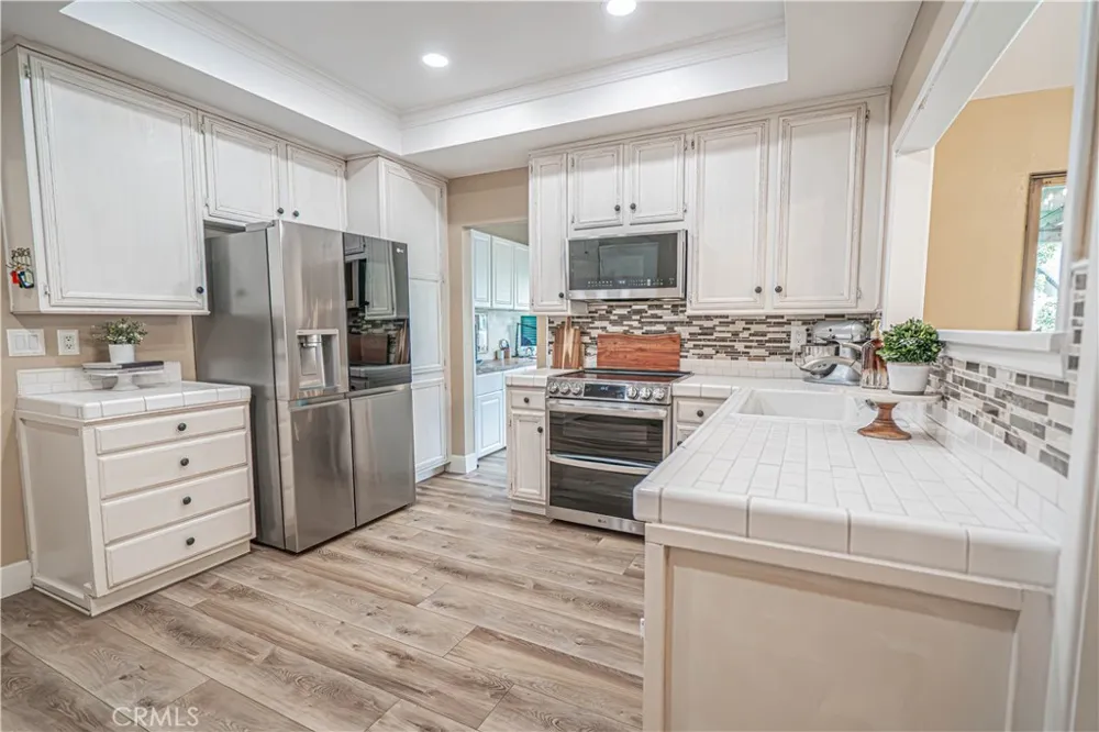 23429 Via Elisandra Valencia, CA 91355
