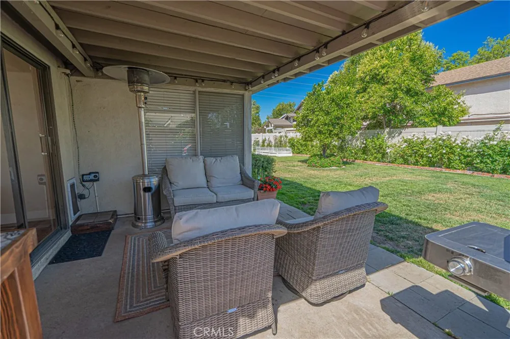 23429 Via Elisandra Valencia, CA 91355