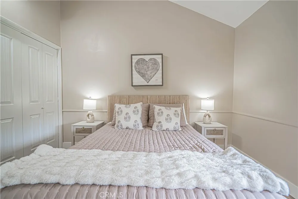 23429 Via Elisandra Valencia, CA 91355