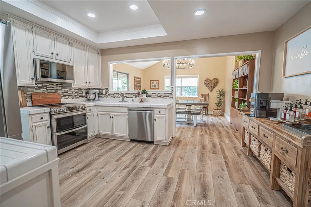 23429 Via Elisandra Valencia, CA 91355