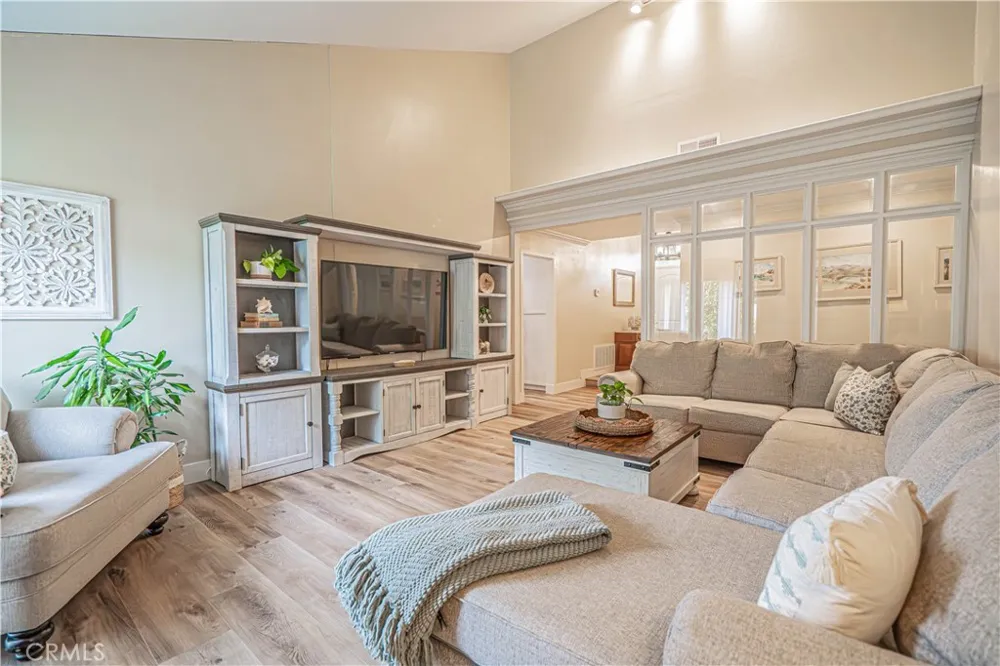 23429 Via Elisandra Valencia, CA 91355
