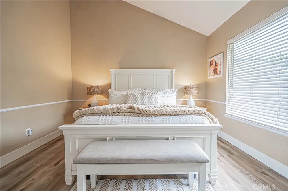 23429 Via Elisandra Valencia, CA 91355