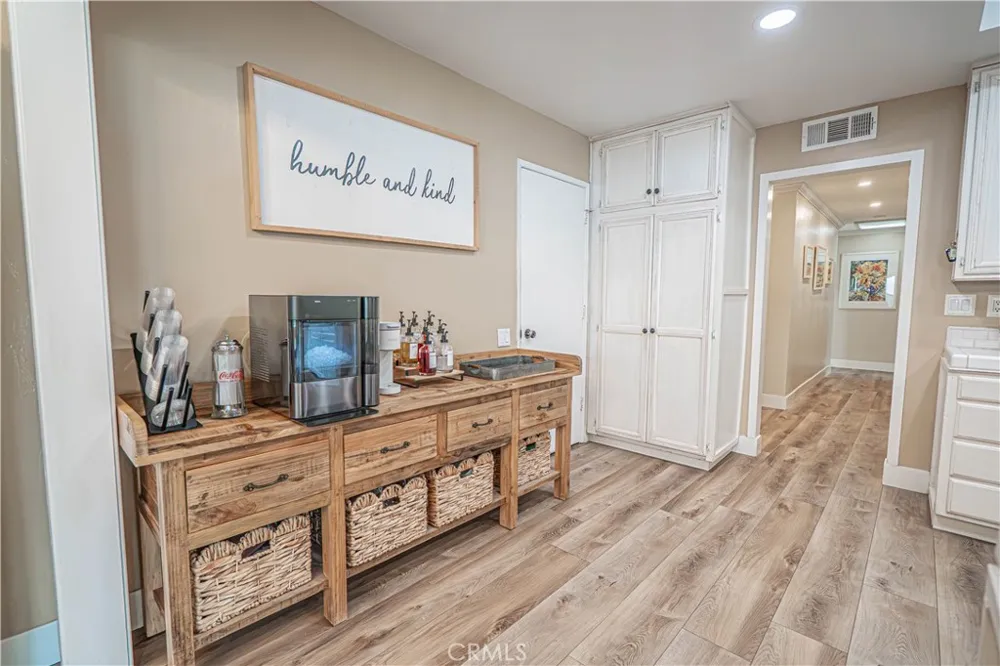 23429 Via Elisandra Valencia, CA 91355