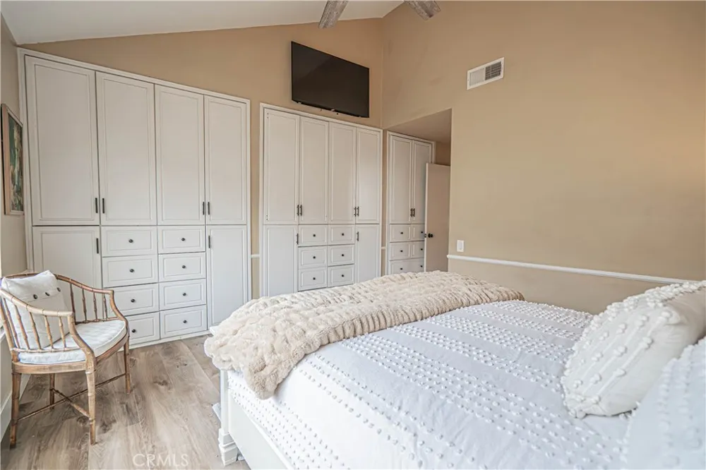 23429 Via Elisandra Valencia, CA 91355