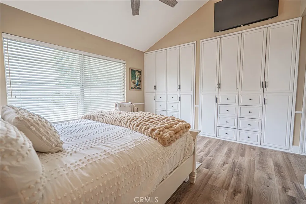 23429 Via Elisandra Valencia, CA 91355
