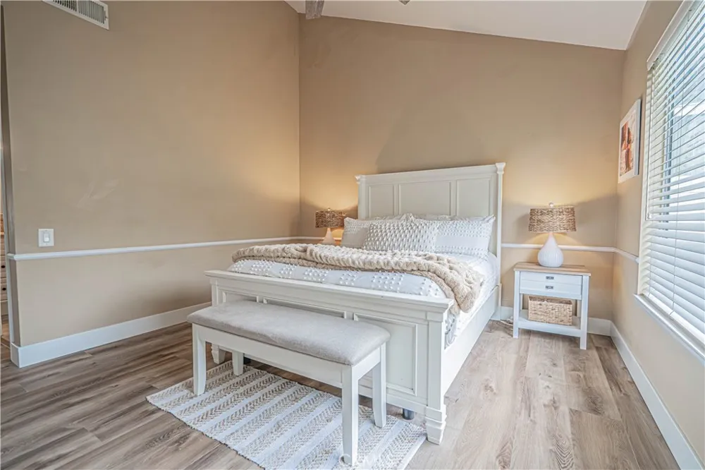 23429 Via Elisandra Valencia, CA 91355
