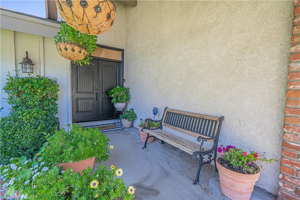 23429 Via Elisandra Valencia, CA 91355