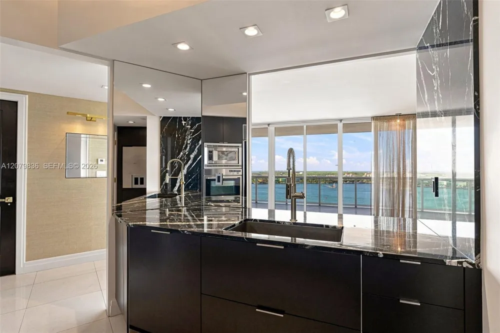 400 Alton Rd #1804 Miami Beach, FL 33139
