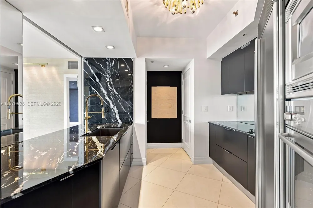 400 Alton Rd #1804 Miami Beach, FL 33139